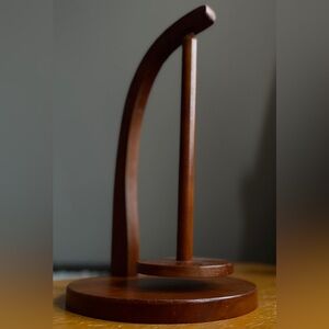 Spinning wooden yarn holder
